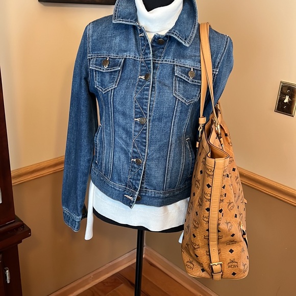 MCM - Picture 2 of 16